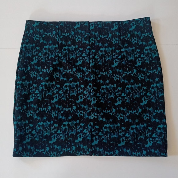 H&M Bodycon Skirt - Picture 2 of 4